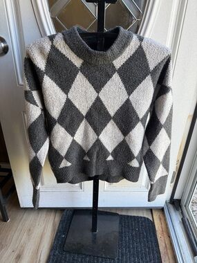 Abercrombie & Fitch Gray and White Argyle Crewneck Sweater